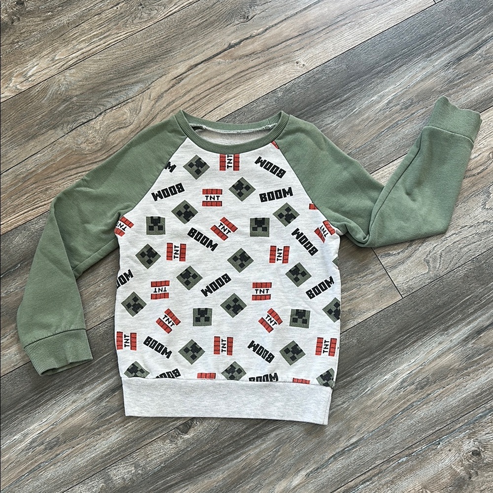 Graphic Sweatshirt with Green Sleeves
